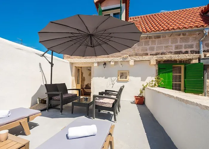 Lägenhet Cindro With Terrace