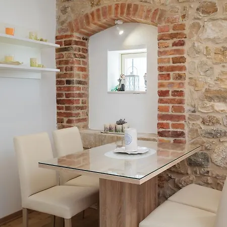 Cindro With Terrace Apartment *