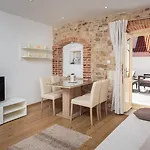 Cindro With Terrace 아파트 *