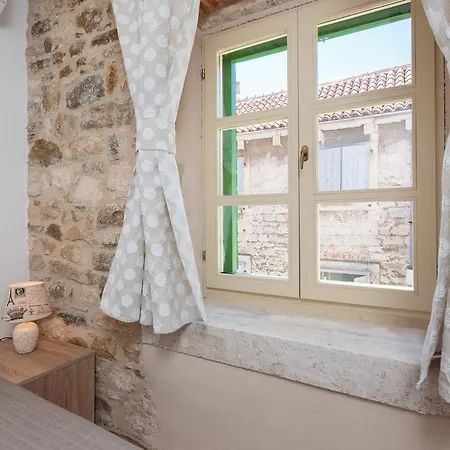 Cindro With Terrace سبليت