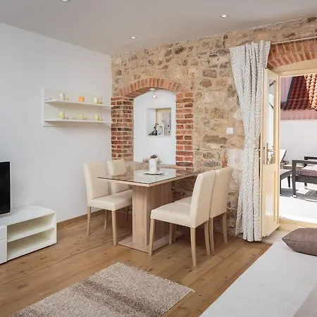 Cindro With Terrace شقة *